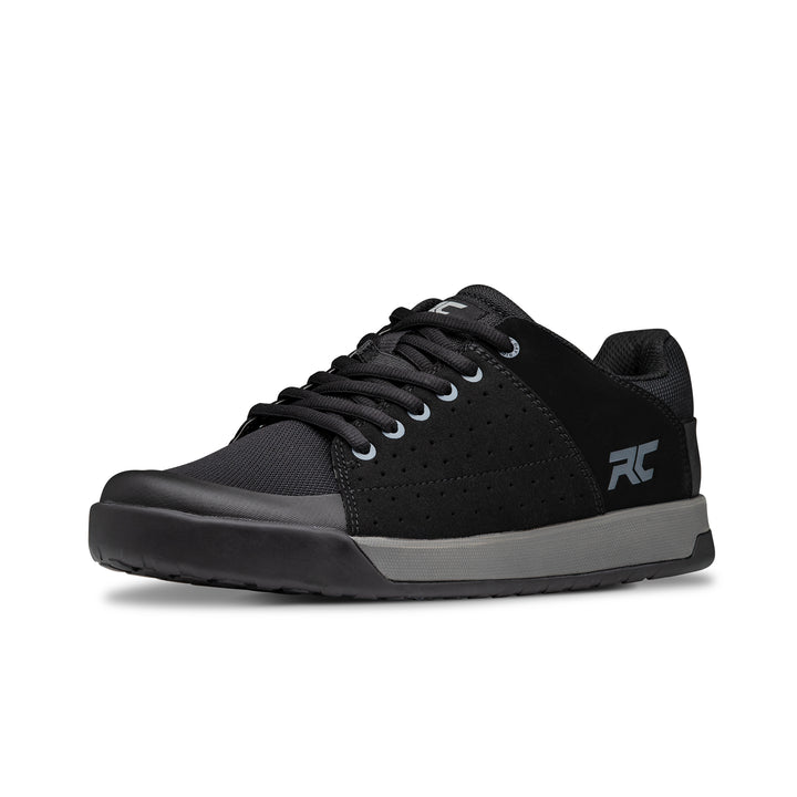 M-Livewire_Black_02-