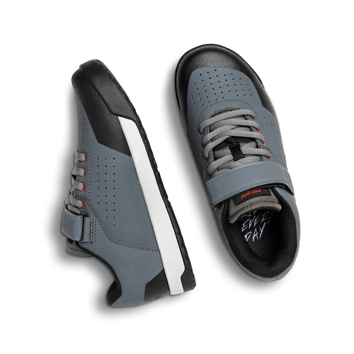Youth clipless shoes deals